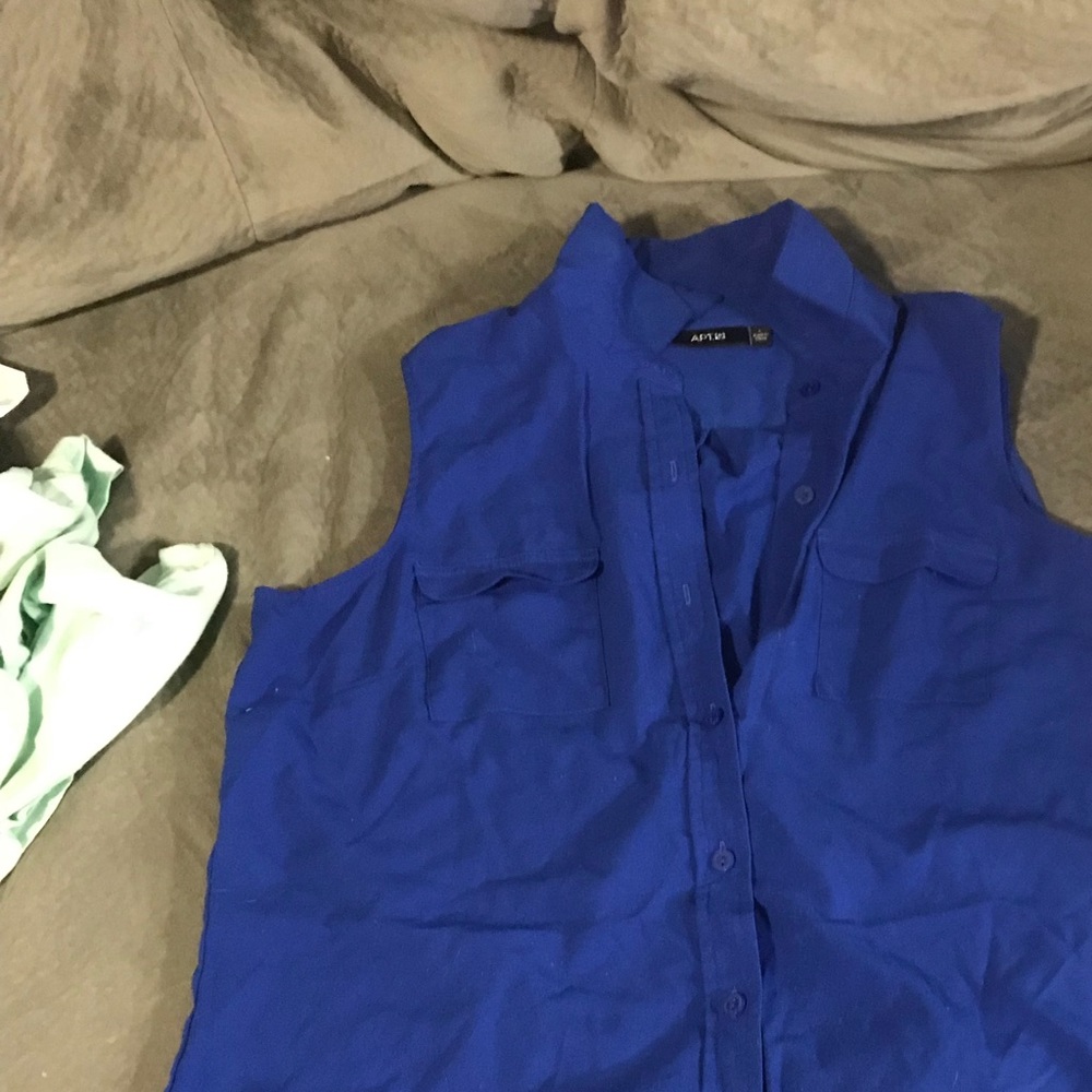 Woman’s button up tank top